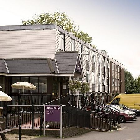 Premier Inn Epsom South Eksteriør billede