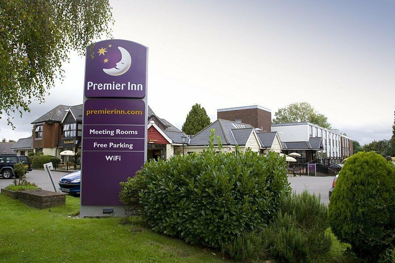Premier Inn Epsom South Eksteriør billede