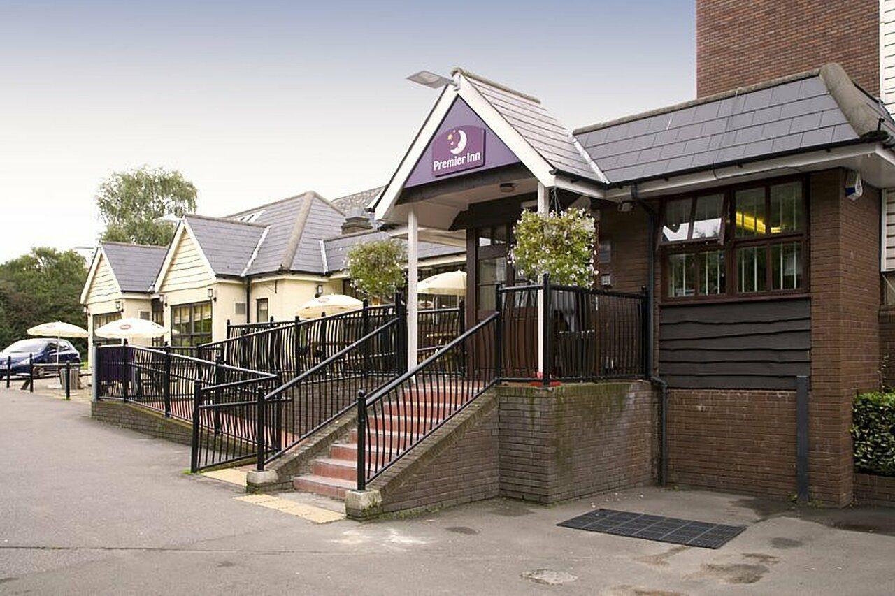Premier Inn Epsom South Eksteriør billede