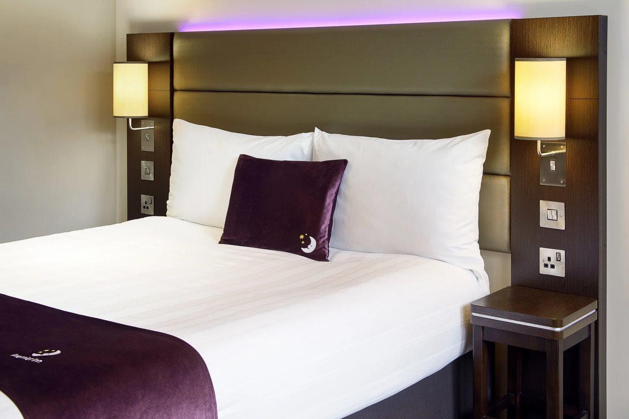 Premier Inn Epsom South Eksteriør billede