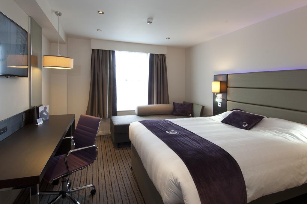 Premier Inn Epsom South Eksteriør billede