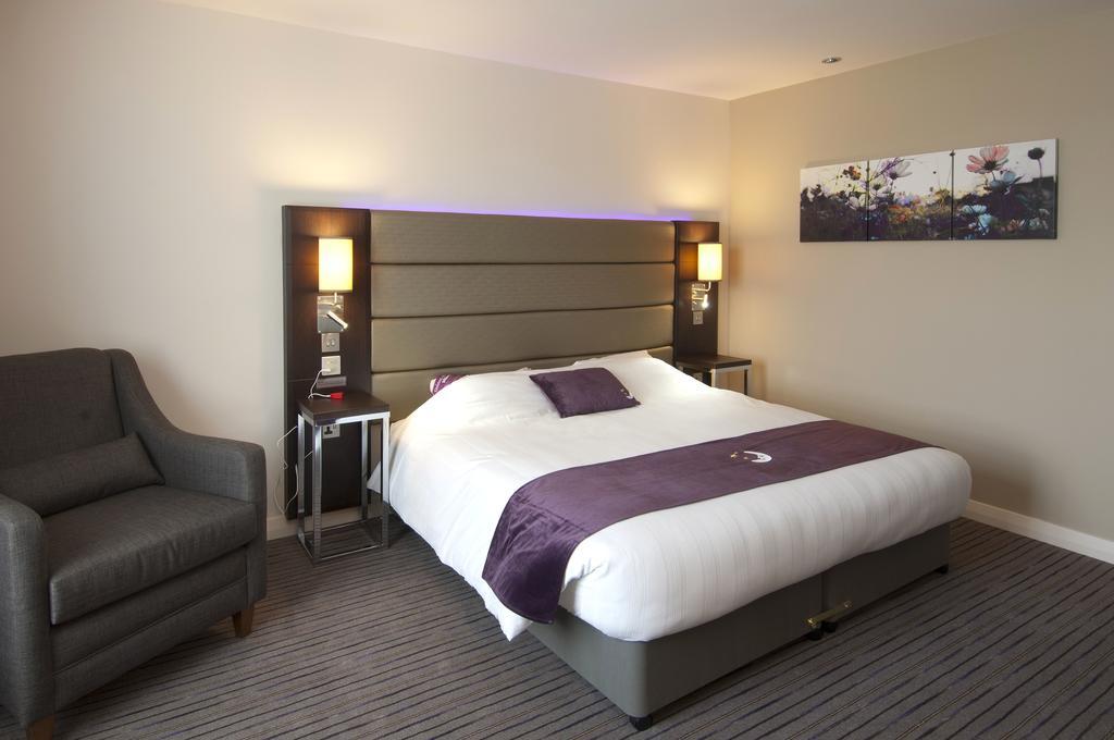 Premier Inn Epsom South Eksteriør billede