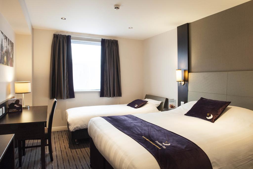 Premier Inn Epsom South Værelse billede