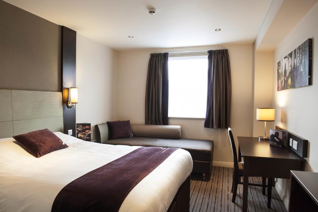 Premier Inn Epsom South Værelse billede