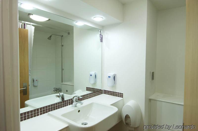 Premier Inn Epsom South Eksteriør billede