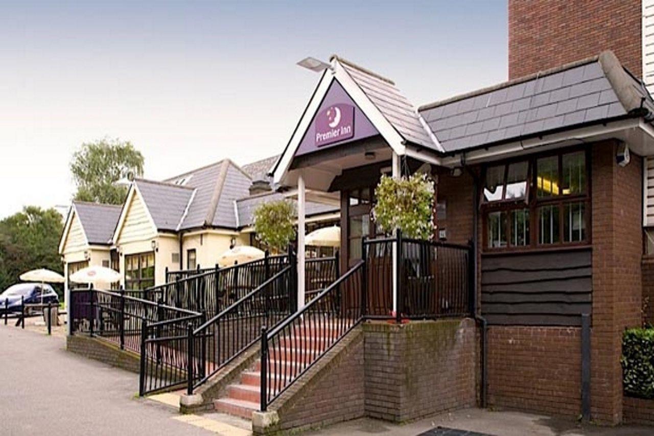 Premier Inn Epsom South Eksteriør billede