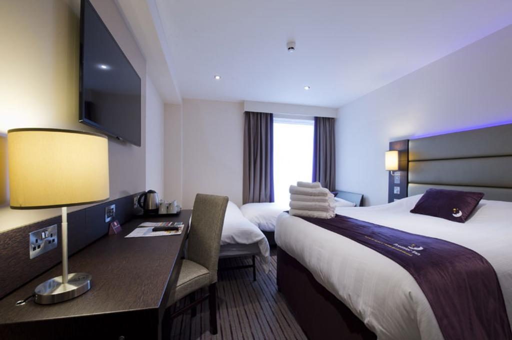 Premier Inn Epsom South Eksteriør billede