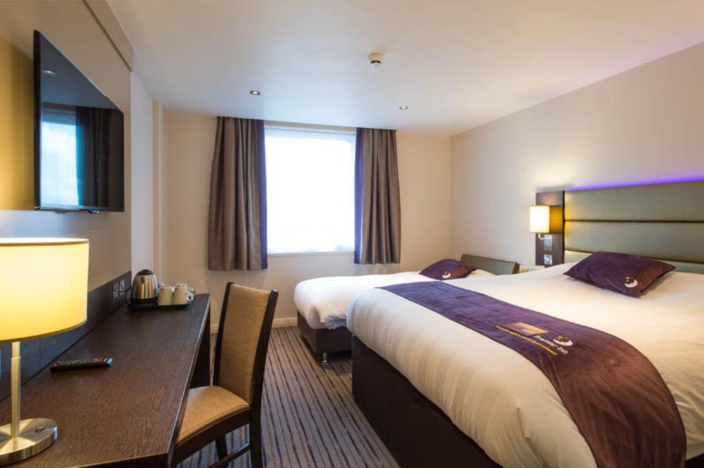 Premier Inn Epsom South Eksteriør billede