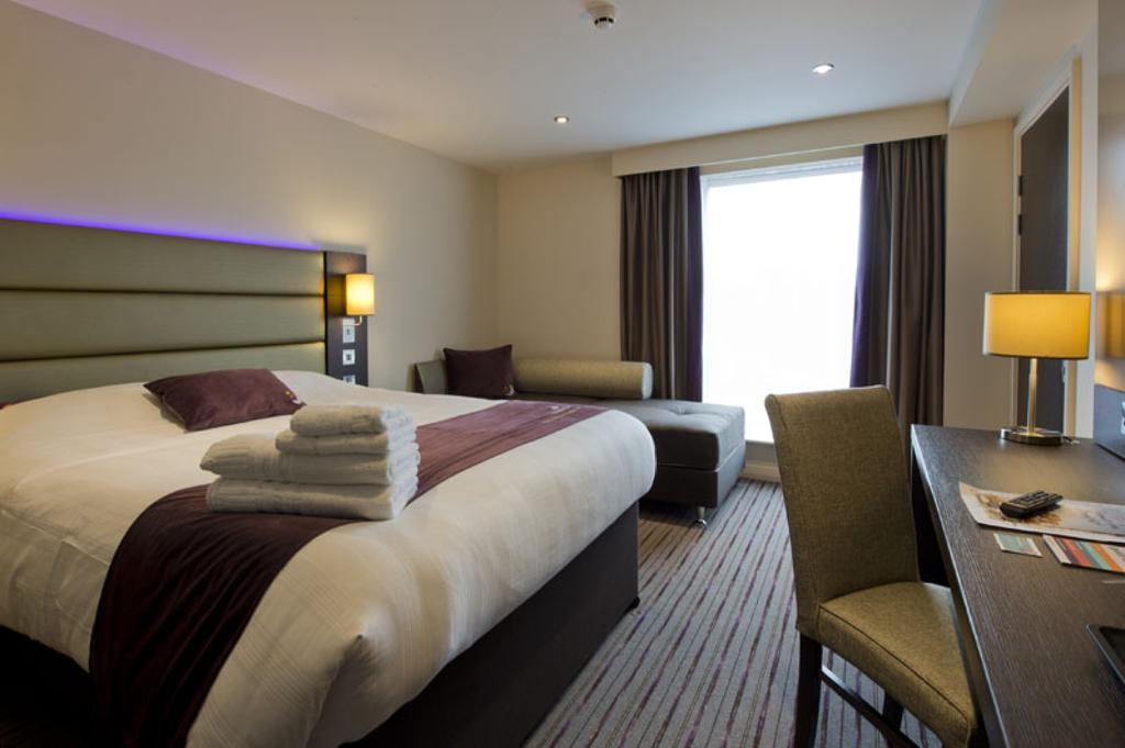 Premier Inn Epsom South Eksteriør billede